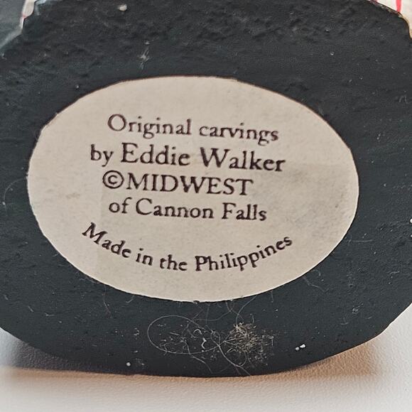 Vintage  Hand-carved wooden Eddie Walker Santa Figure Holding Gift 4.5" - Picture 6 of 7